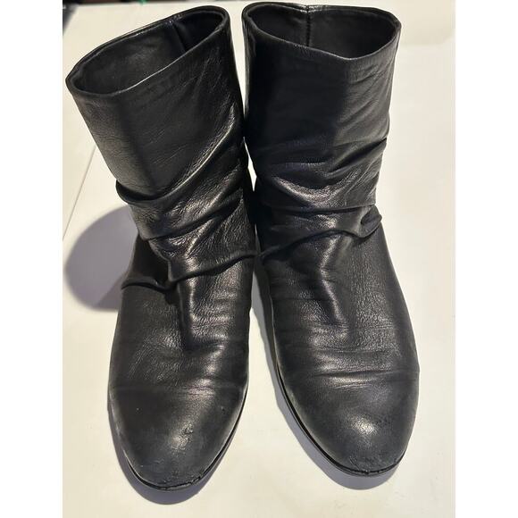 Munro Slouch Pull on Booties Black Soft Leather Size 5.5 - Picture 2 of 5